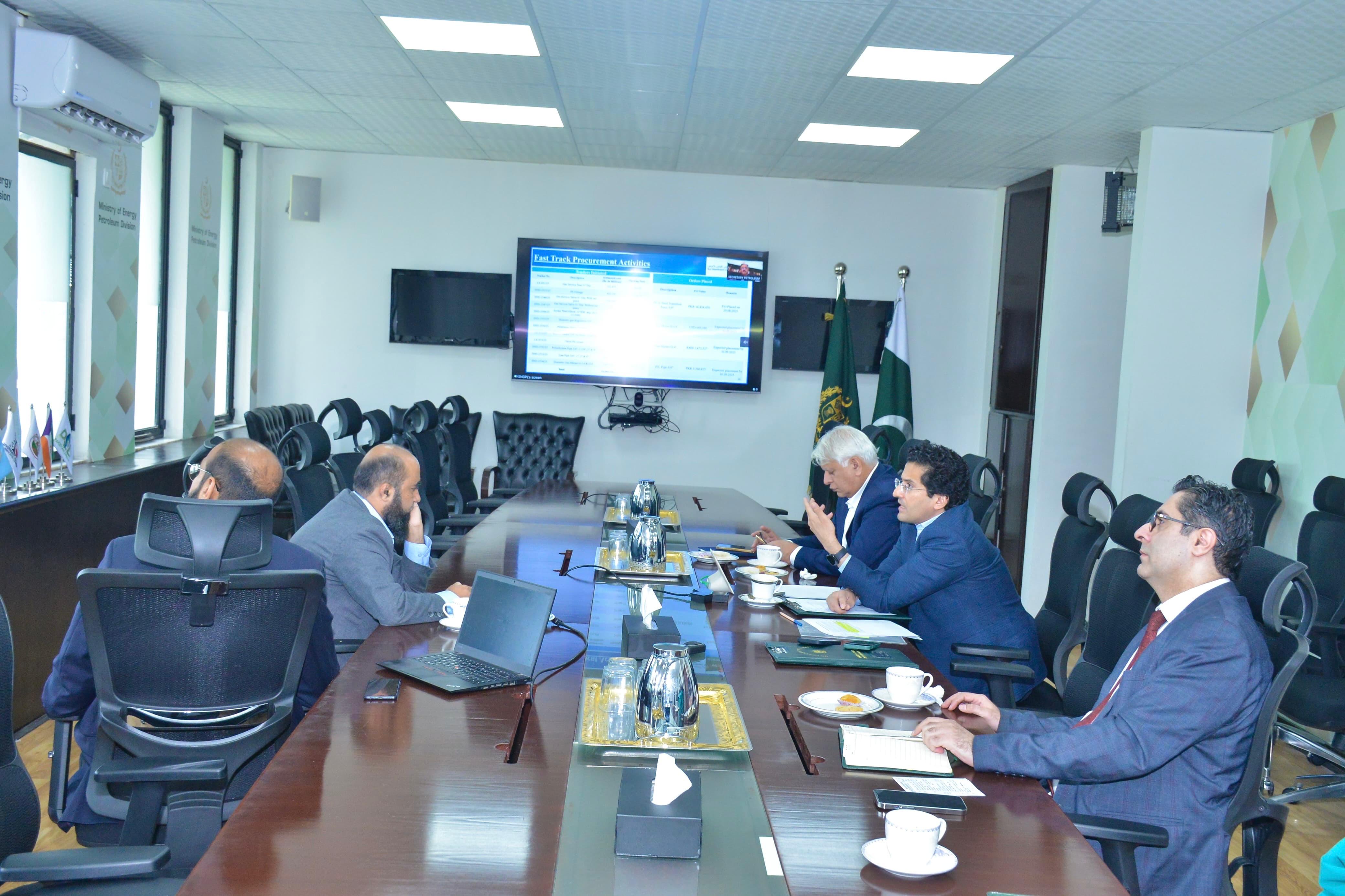 Federal Minister Chairs Meeting on Provision of RLNG based Domestic Connections